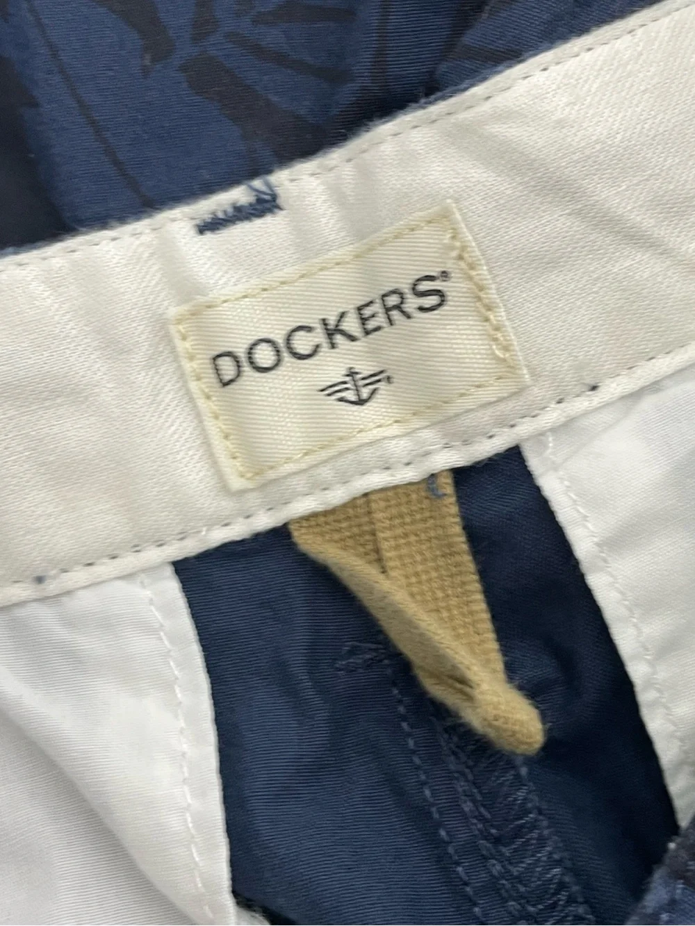Dockers Men’s Size 29 Navy Leaf-Pattern Flat Front Shorts